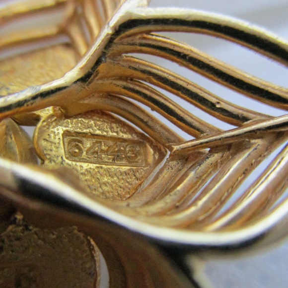 BOUCHER REAL PEARLS Goldtone Brooch Earring Set - Picture 8 of 8